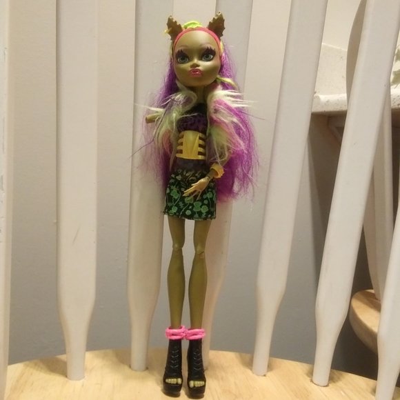 Clawvenus doll from Monster High Freaky Fusion - missing left arm at elbow - Picture 5 of 5